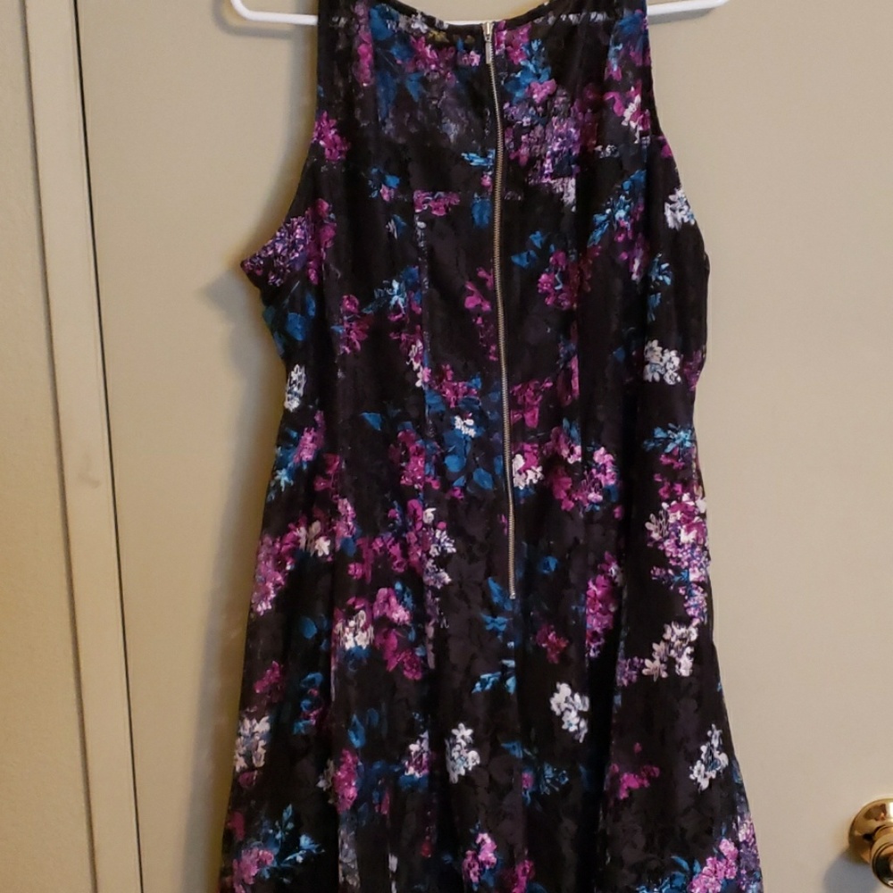 Dress - Picture 4 of 4